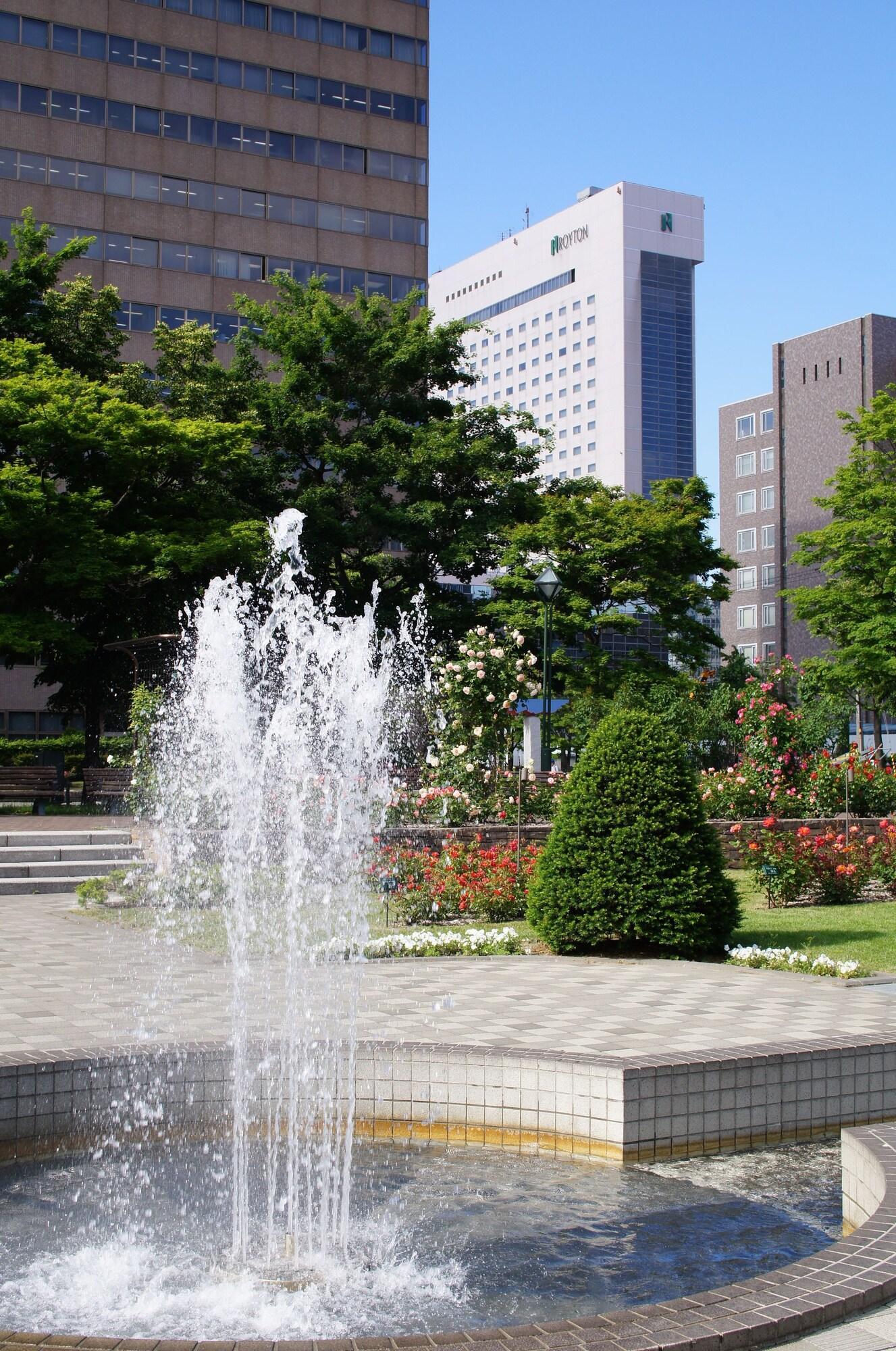Royton Sapporo Hotel Екстер'єр фото Fountain at the station