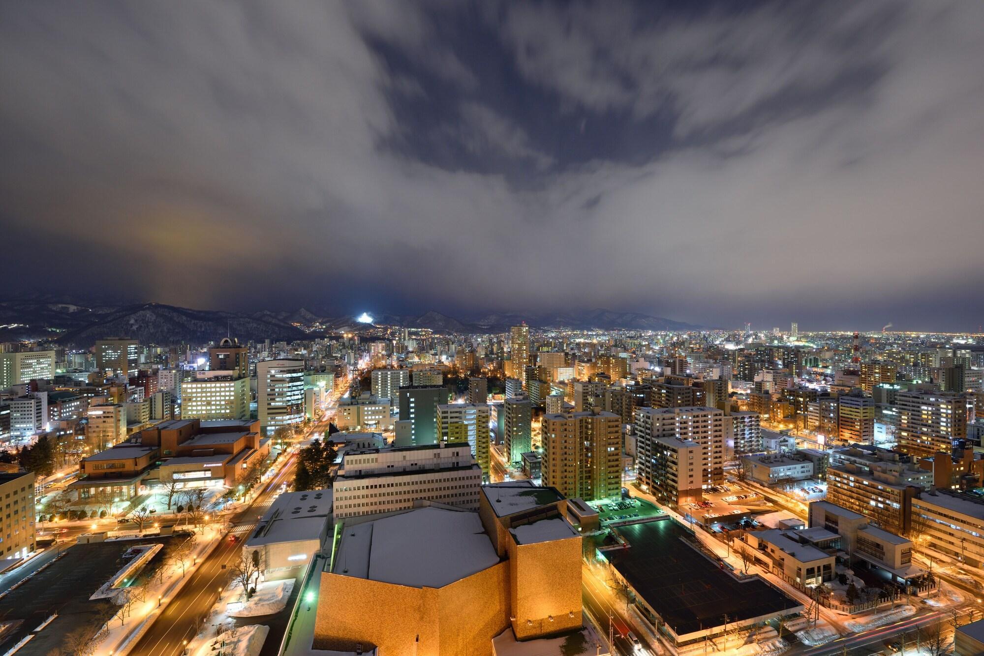 Royton Sapporo Hotel Екстер'єр фото Santiago skyline at night
